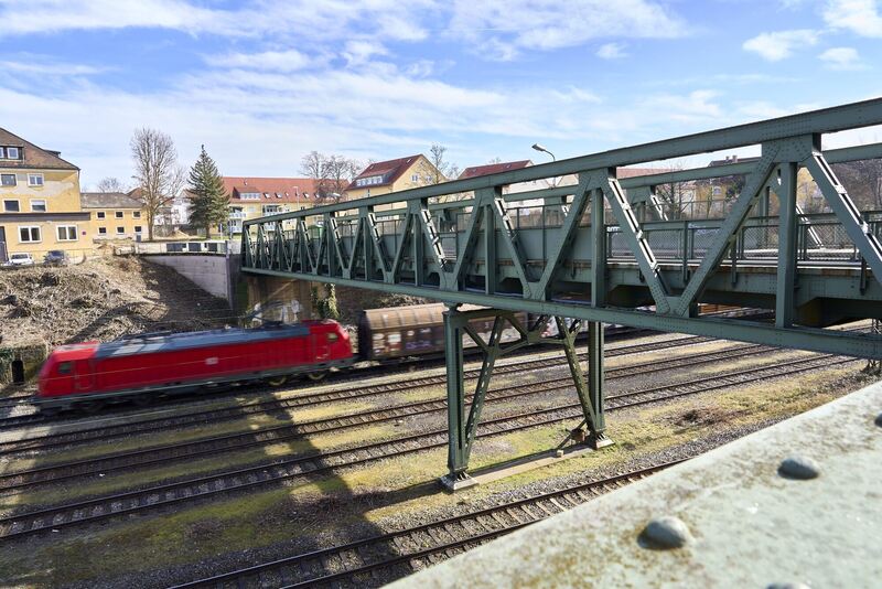 Weitere Impressionen von der Brücke in Kornwestheim, die die Gleise überspannt.