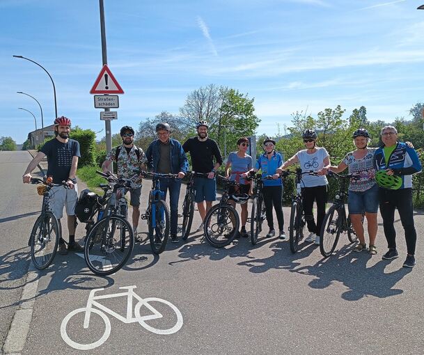 Die Radfahrer an einer der gefährlichen Stellen in Besigheim: die beiden Neckarbrücken.