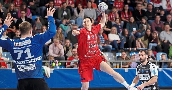 Mit 30 Gegenstoßtoren der Drittbeste der Liga: Bietigheims Rechtsaußen Moritz Strosack (Mitte).