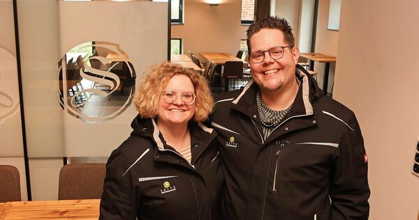 Nina und Steffen Seitz feiern die Eröffnung ihres Hofcafés im Mühlweg in Ingersheim. Nina und Steffen Seitz feiern die Eröffnung ihres Hofcafés im Mühlweg in Ingersheim.