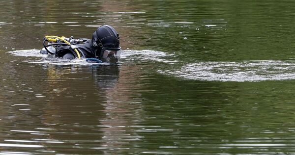 Suche der Polizei im Reinickendorfer Breitkopfbecken Suche der Polizei im Reinickendorfer Breitkopfbecken