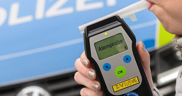 Die Polizei stellte einen Wert von über zwei Promille bei der Dacia-Fahrerin fest.