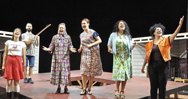 Soll mit Lebensfreude und Lebenslust in Herz, Beine und Bauch gehen: „Die Optimistinnen“ im Alten Schauspielhaus.