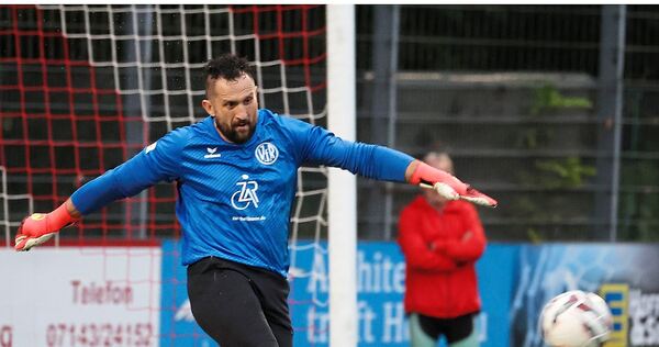 Möchte noch ein paar Jahre weiterspielen: der 43-jährige Torhüter Sven Burkhardt. screenreader