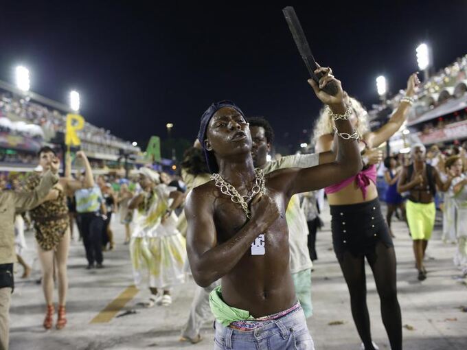 Polit-Protest gewinnt bei Rios Karneval