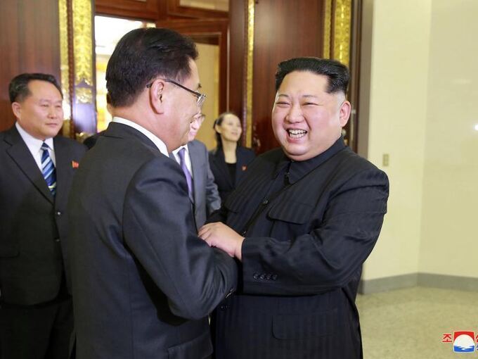 Kim Jong Un  mit Sicherheitsberater Südkoreas