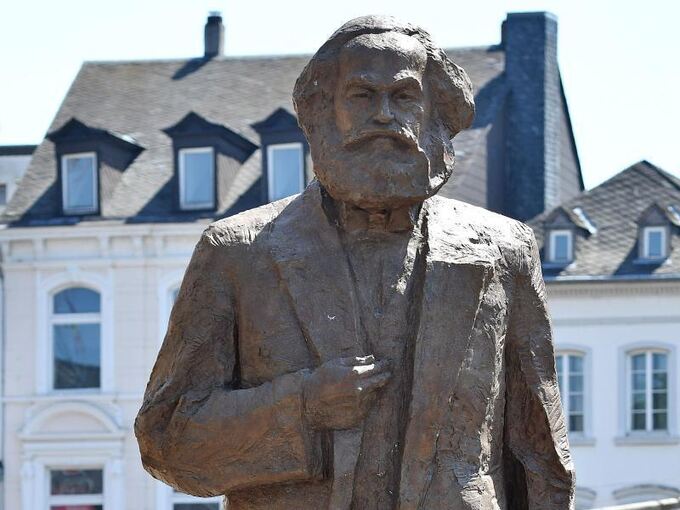 Karl Marx Statue enthüllt