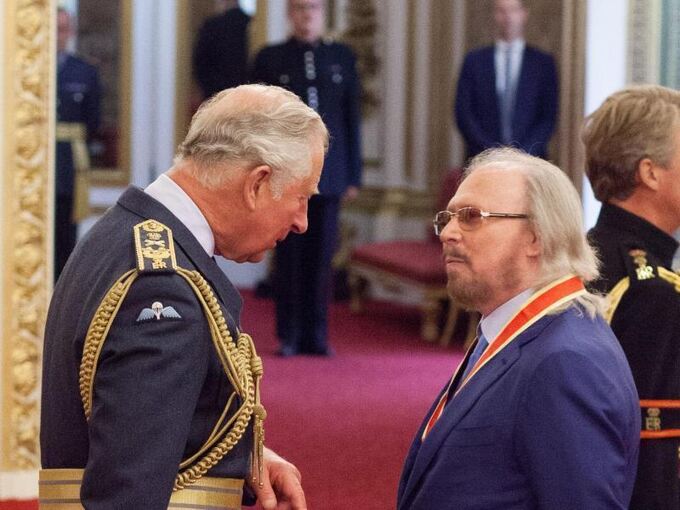 Prinz Charles ehrt Gibb
