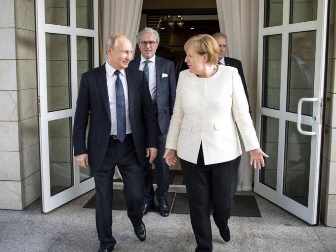 Putin und Merkel in Sotschi