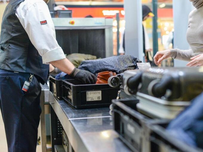 Gepäckkontrollen am Flughafen Tegel