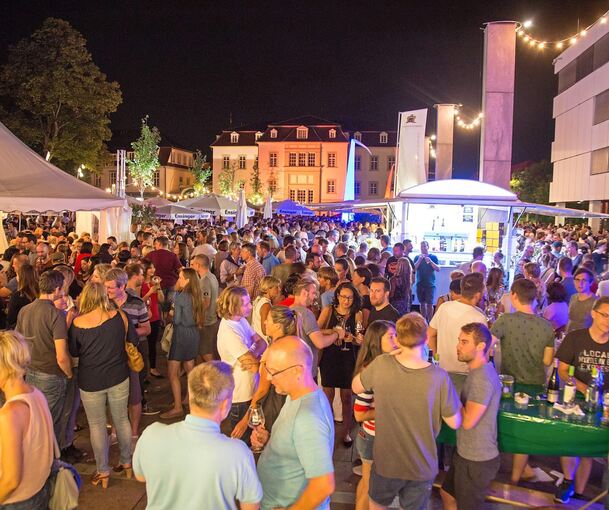 Man sieht sich, man trifft sich, man lernt sich kennen: Bis zum 24. August findet die Ludwigsburger Weinlaube statt.