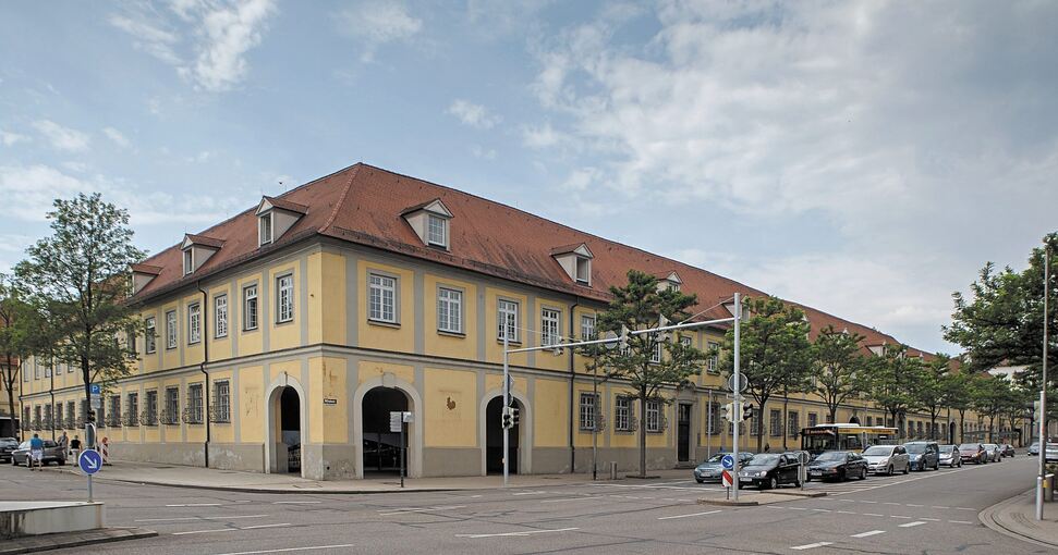 Das Gebäude an der Ecke Stuttgarter Straße/Wilhelmstraße wird nicht so aufwendig saniert, wie von der Stadt gewünscht. Archivfoto: Oliver Bürkle