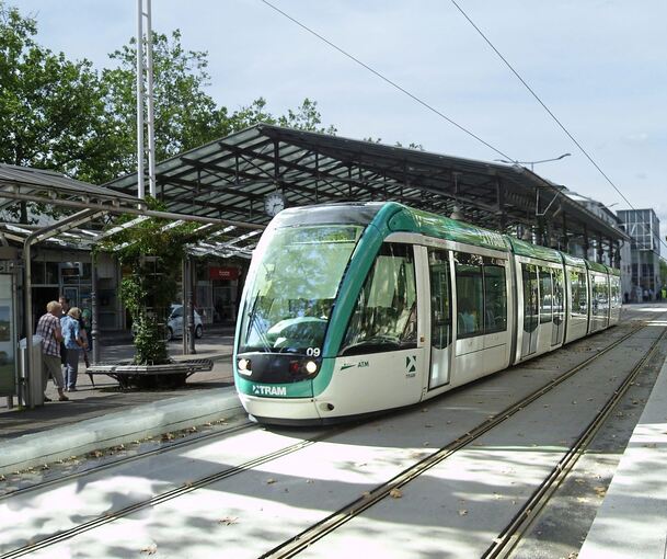Schritte in Richtung Stadtbahn: Ludwigsburg übergibt Geld für die weitere Planung. Fotomontage: Bischof/VCD