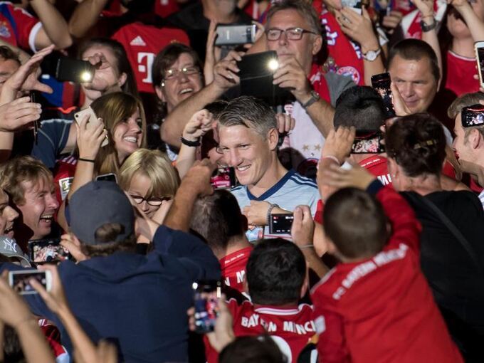 Spektakulare Choreo Bayern Fans Feiern 120 Klub Geburtstag Vor