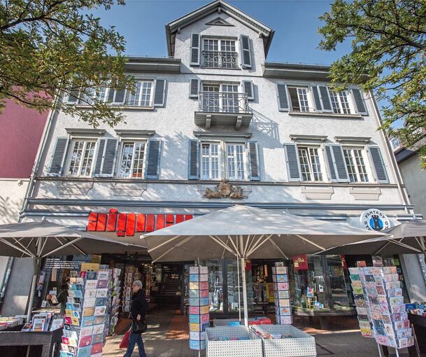 Damals war das Haus noch eine Buchhandlung. Aktuell gibt es hier Informationen zu grüner Energie. Archivfoto: Holm Wolschendorf