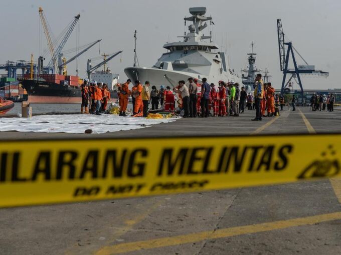Flugzeug in Indonesien abgestürzt