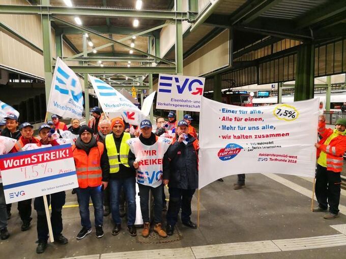 EVG-Mitglieder beim Streik