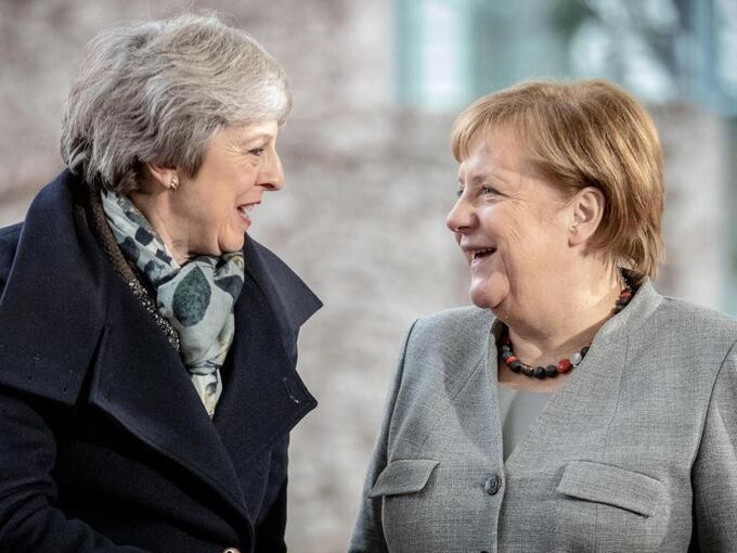 Merkel  empfängt May