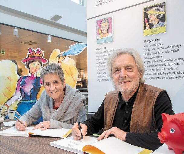 In der vergangenen Woche haben Christa Lieb und Wolfgang Kern das LKZ-Buch schon im Modehaus Oberpaur vorgestellt. Dutzende Besucher holten sich dabei ein Autogramm ab.Foto: Wolschendorf