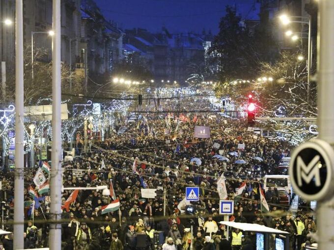 Ungarn: Protest gegen Regierung verlagert sich zum Staats-TV