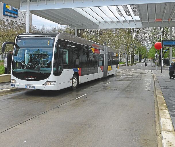 Informationsfahrt des Gemeinderats LB nach StraßburgTram, öffentlicher Nahverkehr, Gelenkbus, BustransitBRT, BHLS. Foto: map
