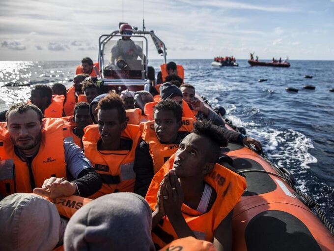 Flüchtlinge aus Seenot gerettet