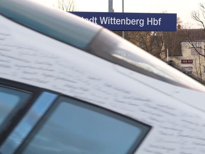 ICE am Bahnhof Wittenberg
