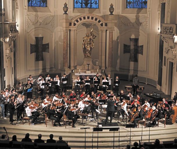In der Friedenskirche zeigten die Jugendmusikschulensembles unter Leitung von Ute Kabisch ihr Können.Foto: Ramona Theiss