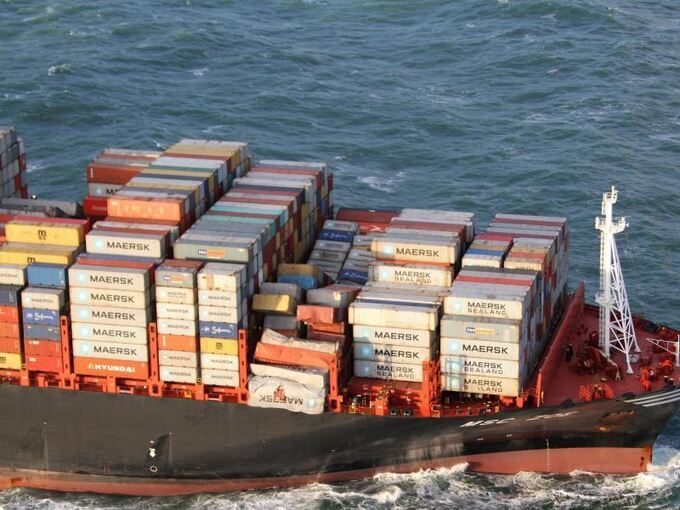 Frachter verliert Container