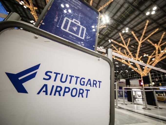 Ein Schild mit der Aufschrift "Stuttgart Airport"