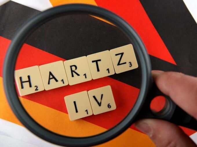 «Hartz IV» Schriftzug
