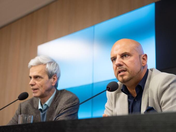 Wolfgang Gedeon und Stefan Räpple bei Pressekonferenz