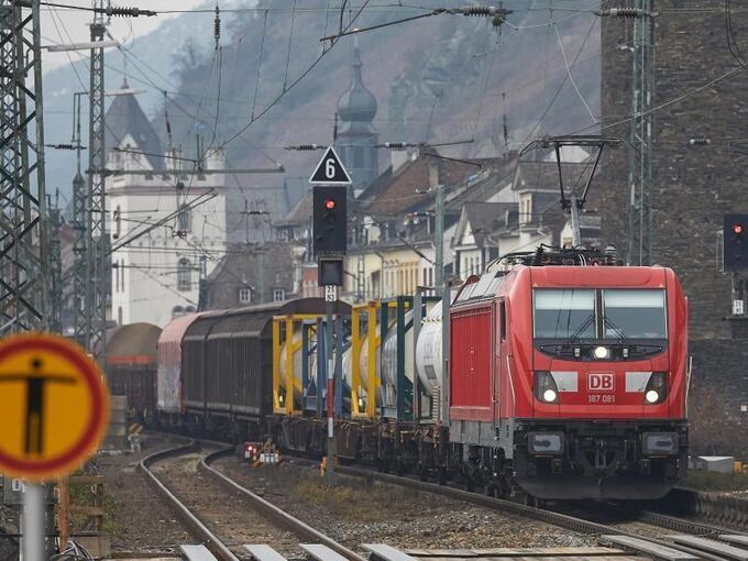 Güterzug-Trasse am Mittelrhein