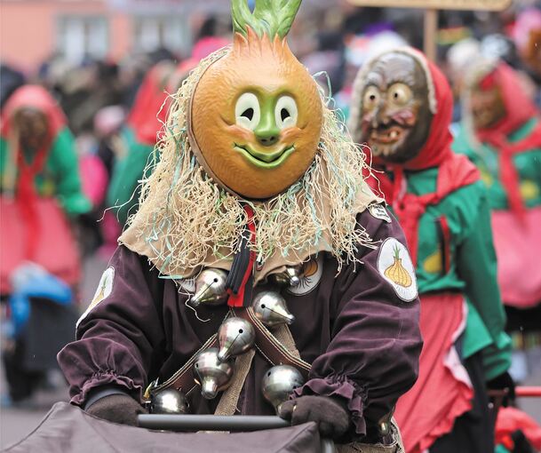Wildes Narrentreiben rund um den Rathausplatz in Gerlingen. Fotos: Ramona Theiss