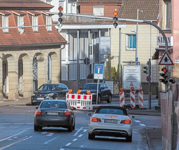 Die Abelstraße ist bis Mai wegen der Erneuerung des historischen Abwasserkanals gesperrt. Foto: Holm Wolschendorf