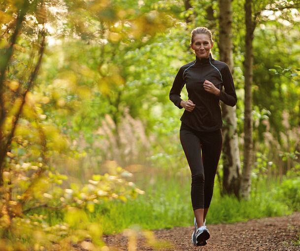 Ausreichend sportliche Bewegung hilft dabei, das Krebsrisiko deutlich zu verringern.