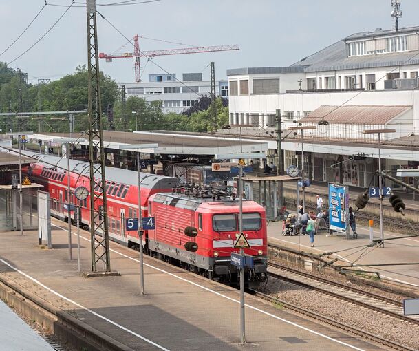 Bahnhof in Ludwigsburg: Hier soll die Stadtbahn nach dem Willen der Stadt Markgröningen auf den Gleisen fünf oder sechs ankommen, damit ein schneller Umstieg auf Regionalzüge oder S-Bahnen möglich ist. Foto: Holm Wolschendorf
