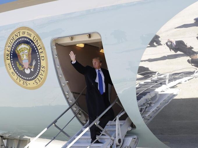 Trump vor dem Abflug nach Vietnam