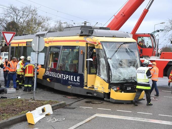 Unfall mit Straßenbahn in Karlsruhe