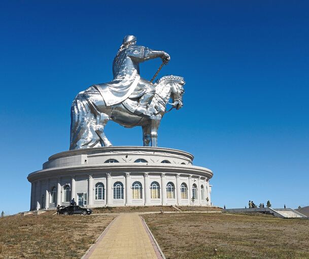 Die größte Reiterstatue der Welt in Ulan Bator zeigt Dschingis Khan.