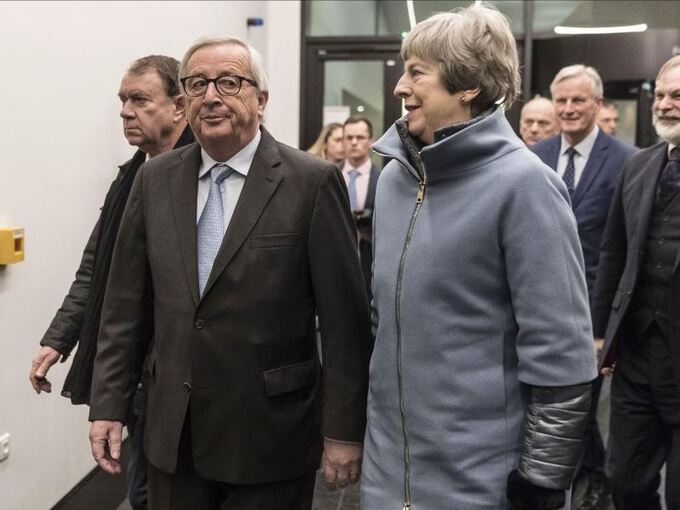 Juncker und May in Straßburg