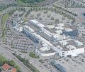 Blick auf das Ludwigsburger Breuningerland und seinen großen Parkplatz. Hier trifft sich die Tuning- und Autoposer-Szene.