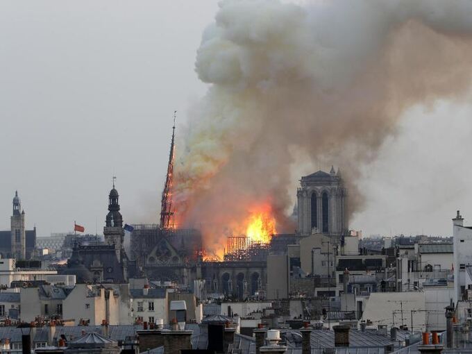 Notre-Dame steht in Flammen