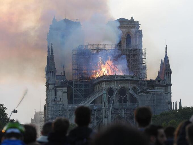 Notre-Dame steht in Flammen