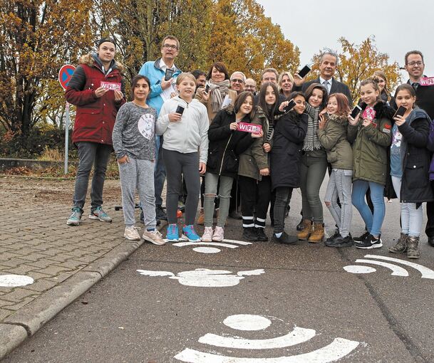 Vor zwei Jahren erhielten die Schüler in Marbach freies WLAN auf dem Pausenhof – realisiert mit Hilfe des Jugendtopfes. Archivfoto: Oliver Bürkle