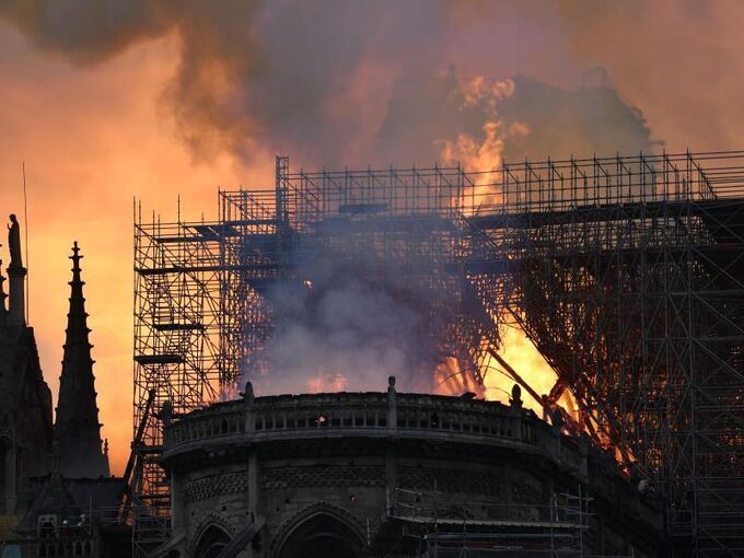 Notre-Dame brennt