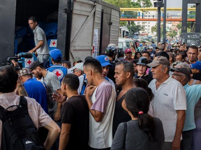 Erste Hilfsgüter in Venezuela