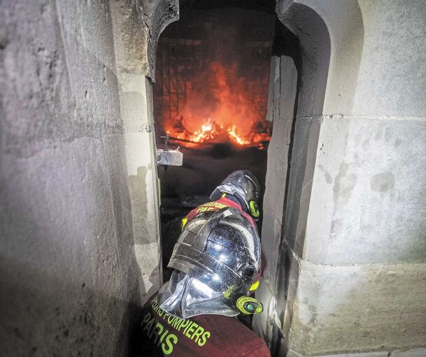 „Der Einsatz im Innern ist wichtig“, sagt Kreisbrandmeister Andy Dorroch auch mit Blick auf den Brand in Notre-Dame.Foto: dpa/Benoid Mosa