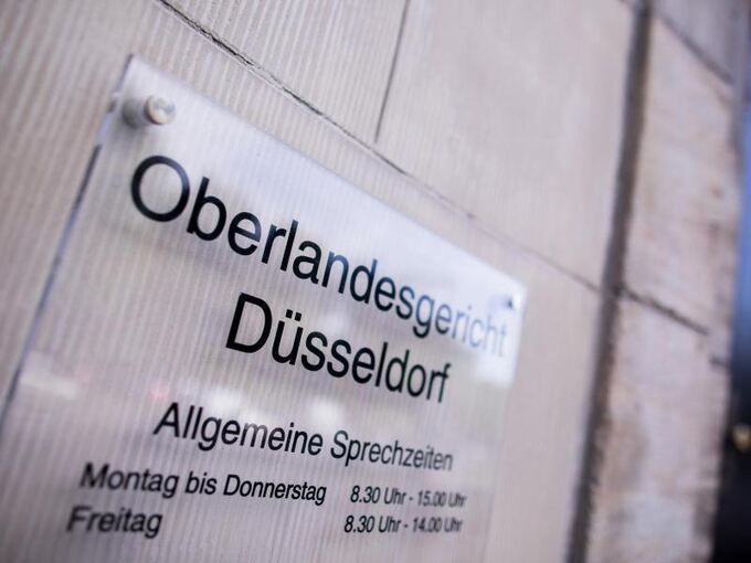 Schild am Eingang zum Oberlandesgericht Düsseldorf