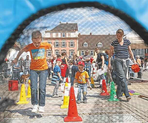 Viel Spiel und Spaß ist auch beim diesjährigen Kinderfest in der Innenstadt geboten. Archivfoto: Holm Wolschendorf